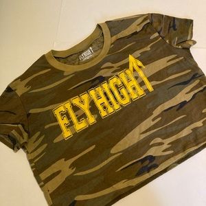 FLYHIGH ⬆️ "Country Girlz” Crop Tee
#ItsjustaFLYHIGHthang 
🐊 ☀️🌳🪵  Size M